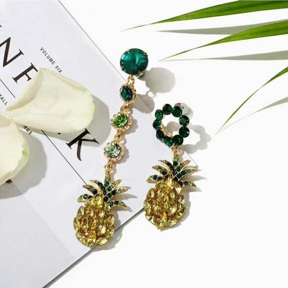 Large Bundle (16pcs) Fashion Earrings Set - Picture 6 of 16